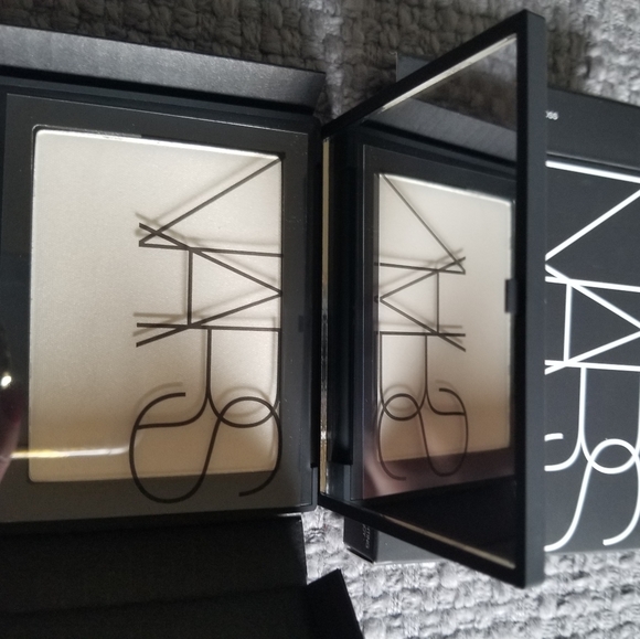 NARS Highlighting Powder Full Size .49oz Albatross - Picture 3 of 3